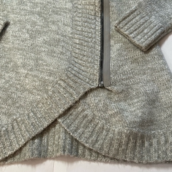 Bench women’s size S soft‎ knit cardigan sweater with front zip with hood, gray - Picture 11 of 14